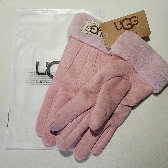 New with tags, UGG pink gloves - Picture 1 of 3